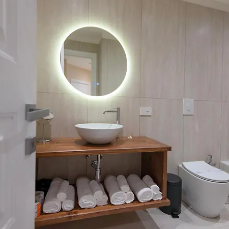 Plaza Downtown بيت ضيافة 4*